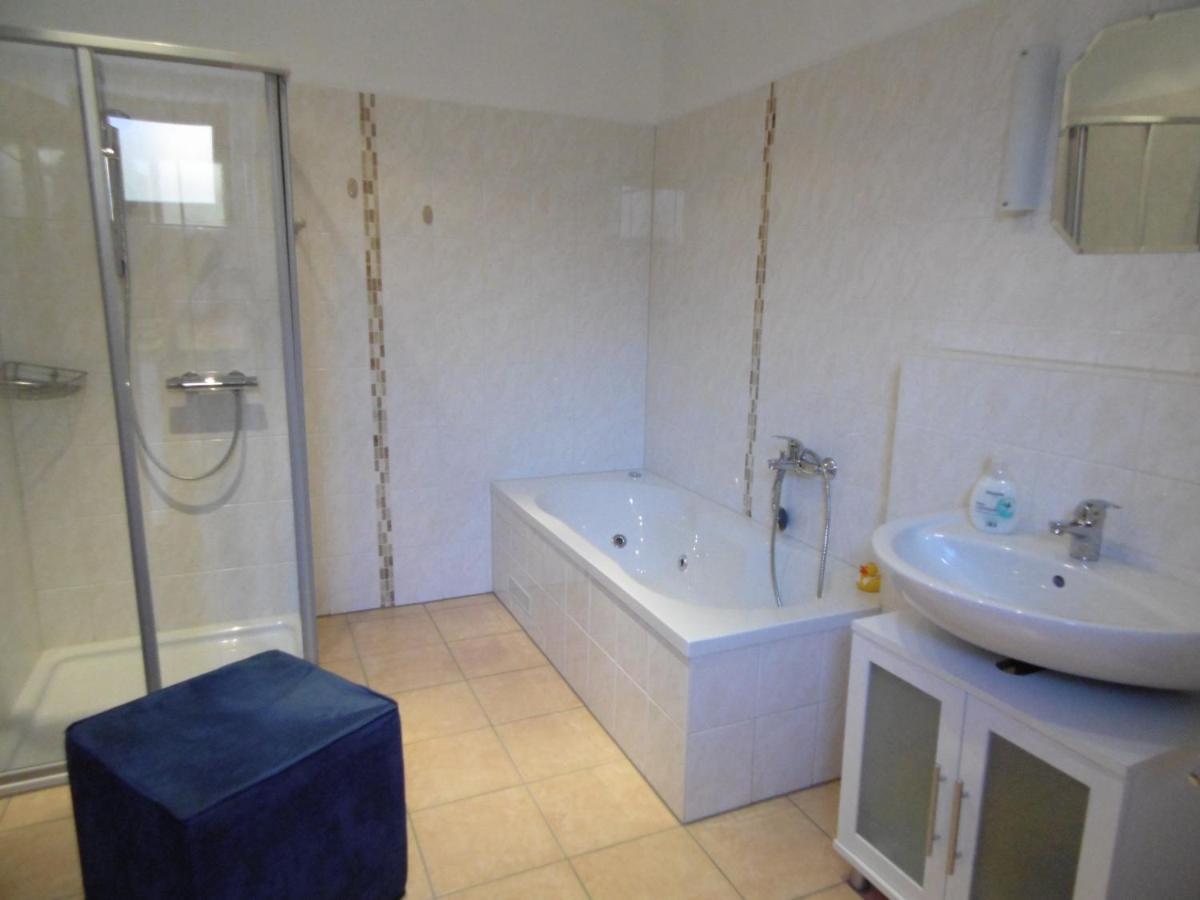 Ferienwohnung Schaefer Waldbreitbach Esterno foto