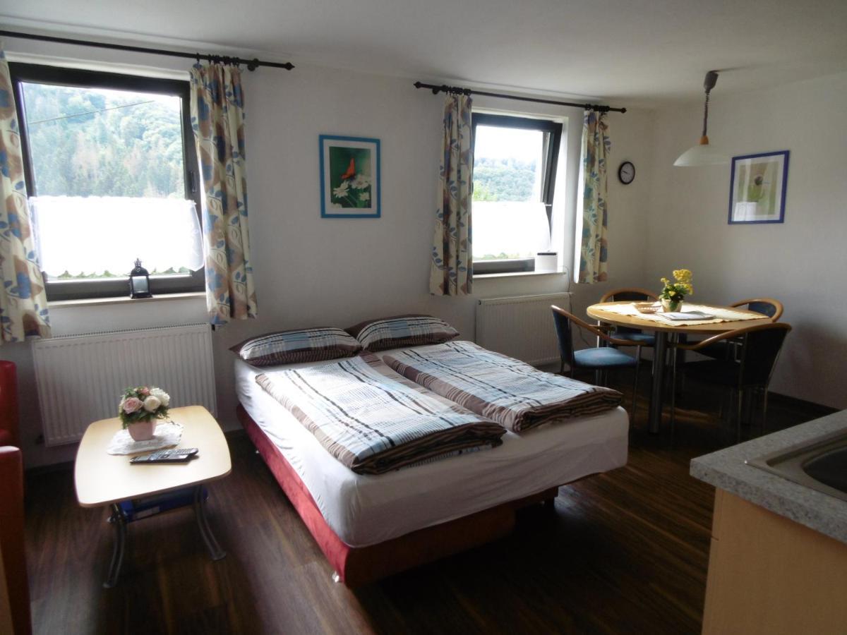 Ferienwohnung Schaefer Waldbreitbach Esterno foto