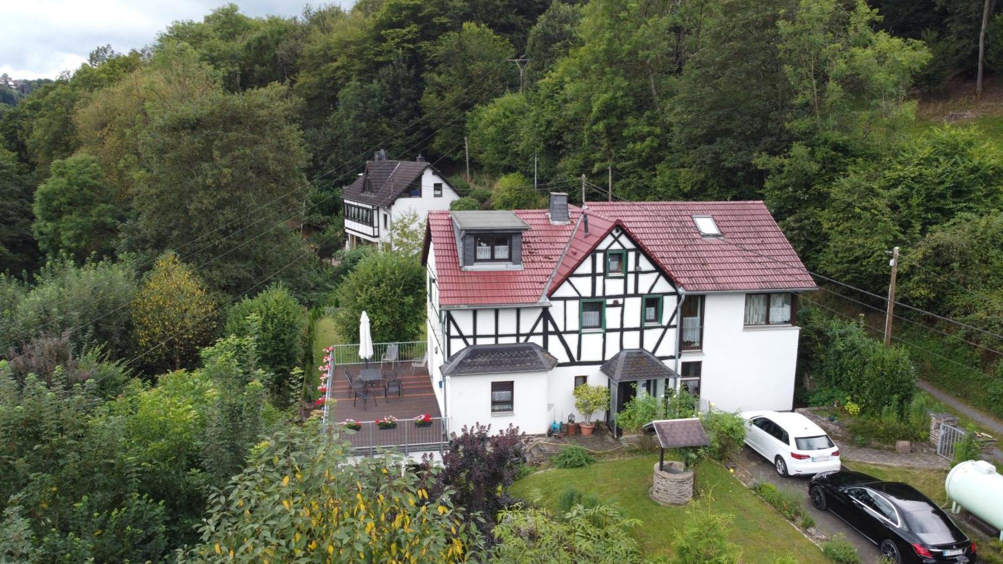 Ferienwohnung Schaefer Waldbreitbach Esterno foto